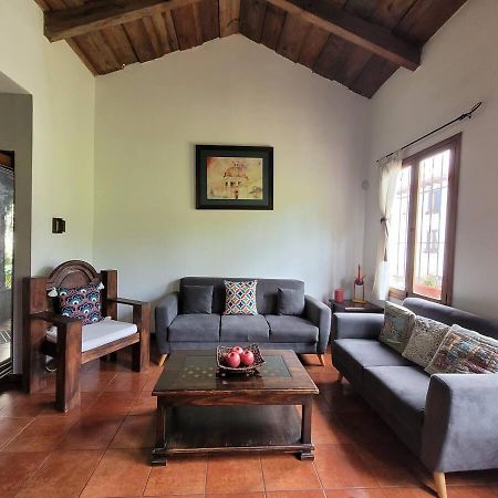הוילה Amplia Casa Antigua Guatemala Con Pergola Y Jardin מראה חיצוני תמונה