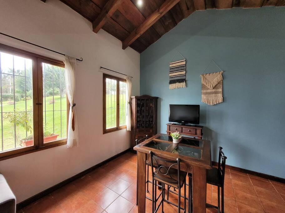 הוילה Amplia Casa Antigua Guatemala Con Pergola Y Jardin מראה חיצוני תמונה
