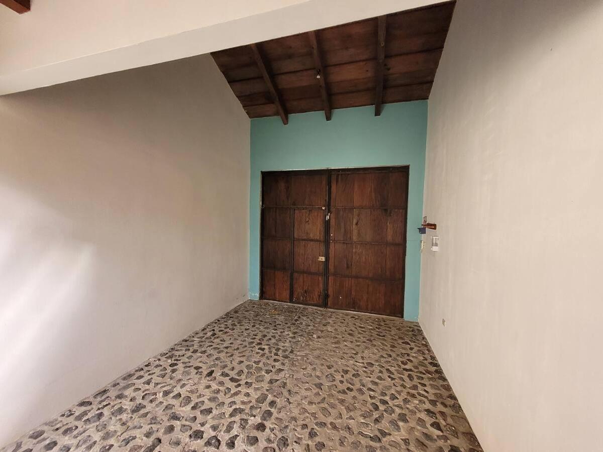 הוילה Amplia Casa Antigua Guatemala Con Pergola Y Jardin מראה חיצוני תמונה