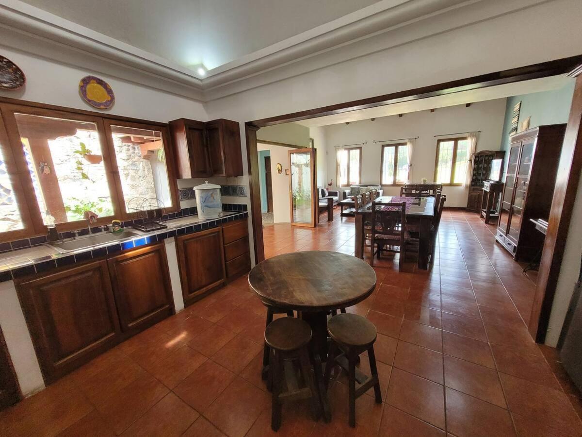 הוילה Amplia Casa Antigua Guatemala Con Pergola Y Jardin מראה חיצוני תמונה