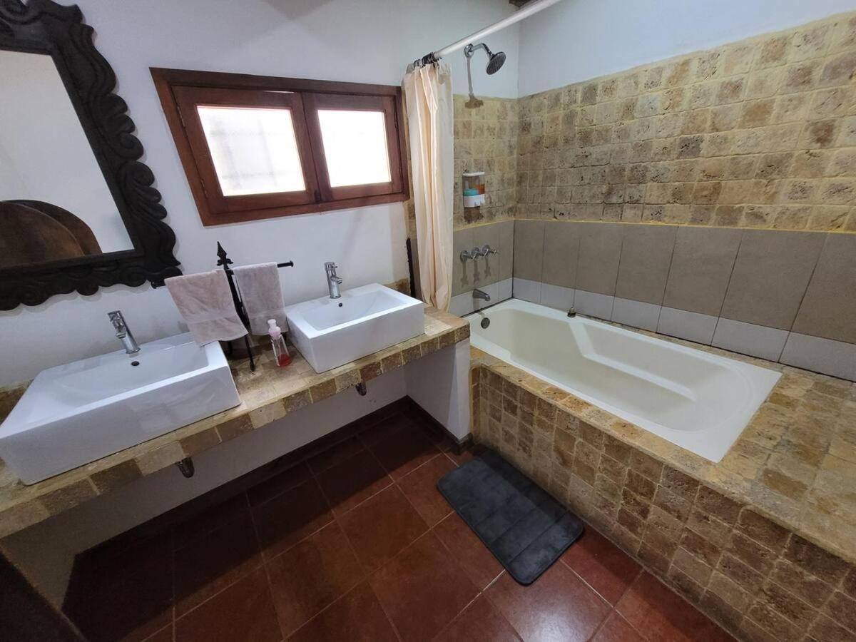 הוילה Amplia Casa Antigua Guatemala Con Pergola Y Jardin מראה חיצוני תמונה
