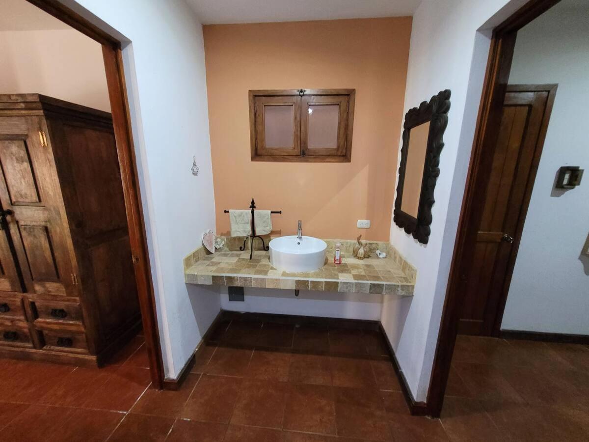 הוילה Amplia Casa Antigua Guatemala Con Pergola Y Jardin מראה חיצוני תמונה
