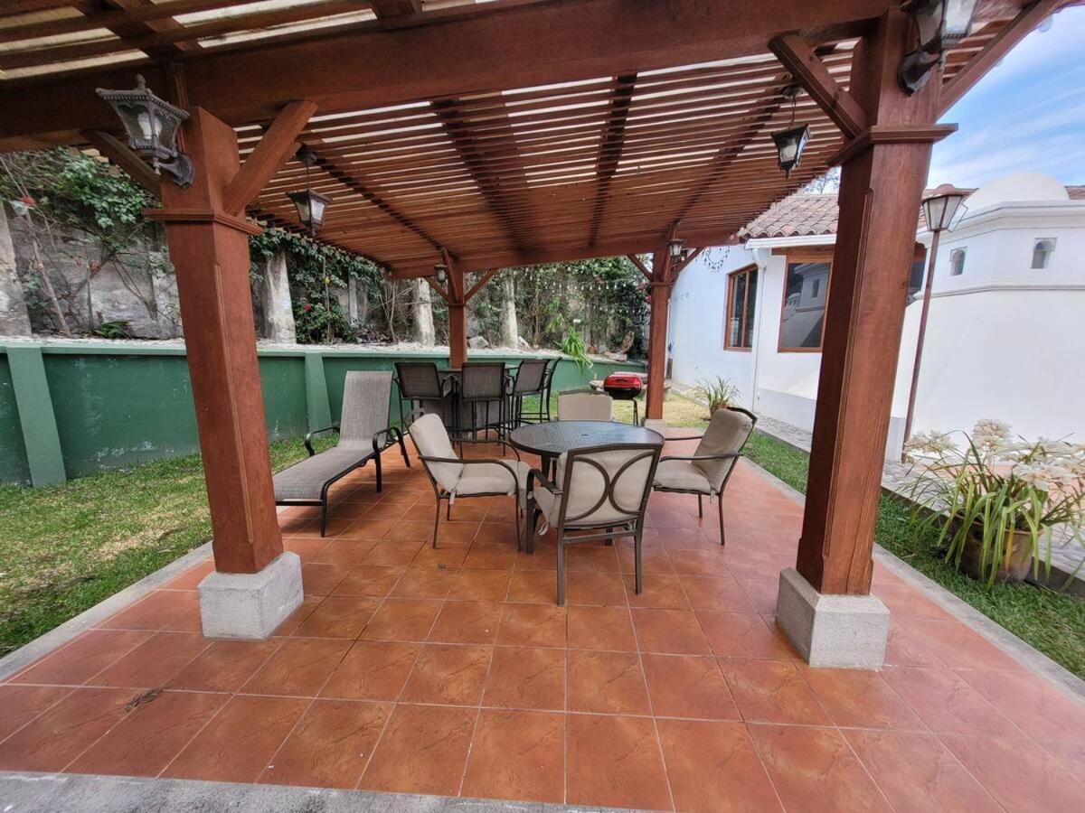הוילה Amplia Casa Antigua Guatemala Con Pergola Y Jardin מראה חיצוני תמונה