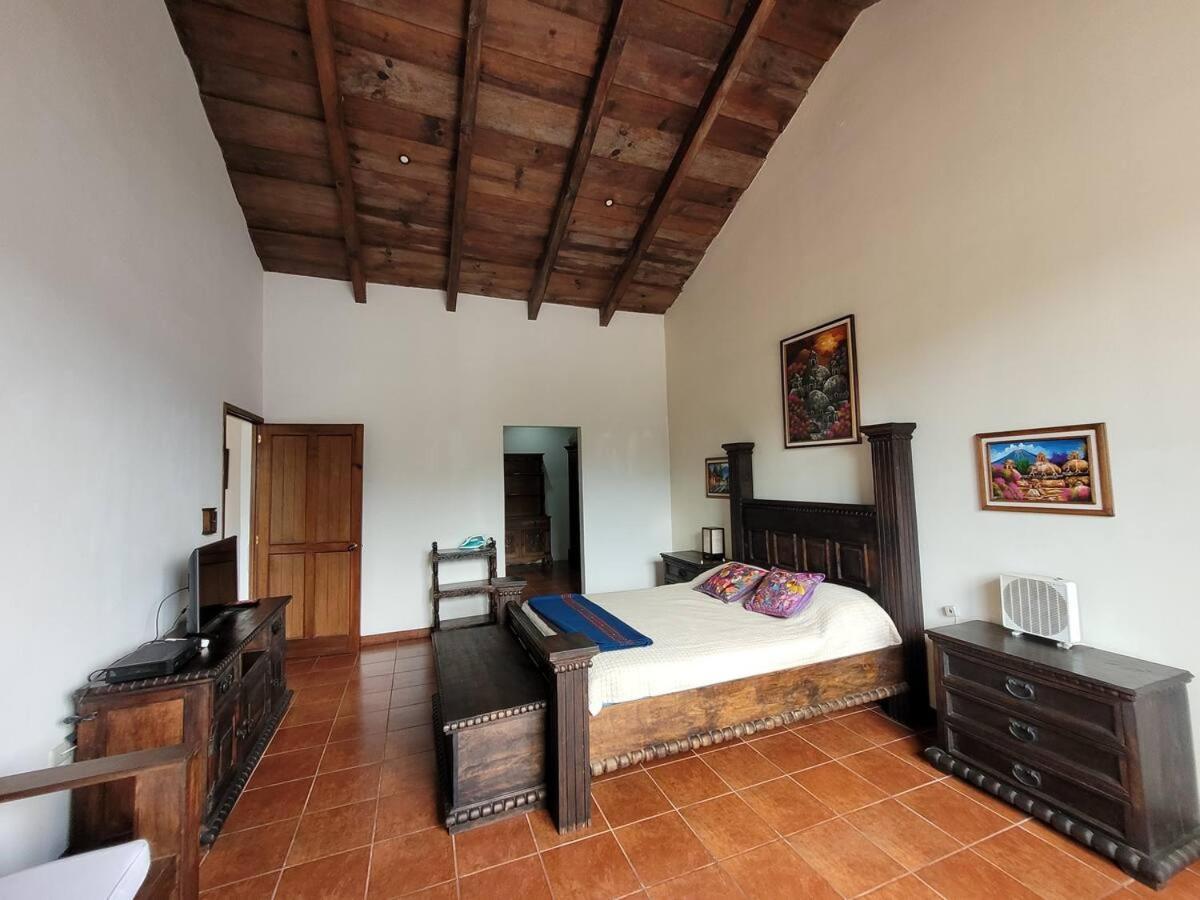 הוילה Amplia Casa Antigua Guatemala Con Pergola Y Jardin מראה חיצוני תמונה