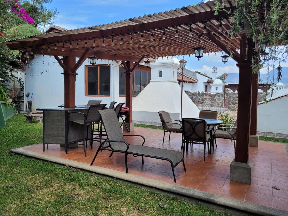 הוילה Amplia Casa Antigua Guatemala Con Pergola Y Jardin מראה חיצוני תמונה